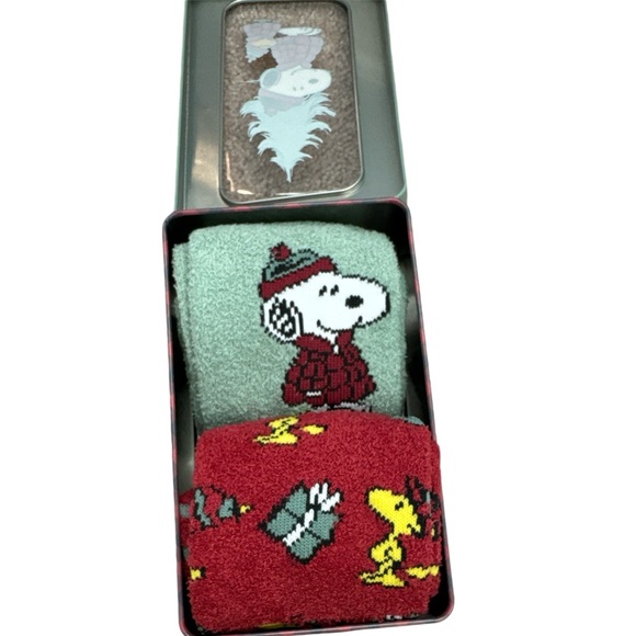 Snoopy Puffer Jacket Sock set, New In Box, size 6.5 to 12 - Picture 3 of 5